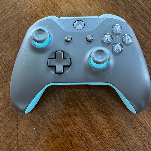 4 limited edition Microsoft Xbox 1 controllers. - Picture 5 of 13